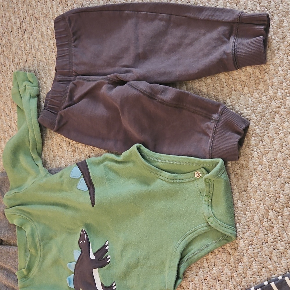 Carters Outfit Bundle - Picture 2 of 10